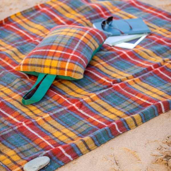 eventer picnic rug in an antique buchanan finish